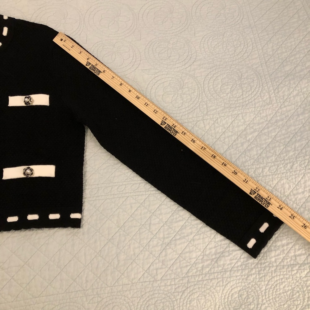 Ellen Tracy Seed Stitch Trim cardigan. Size small. - Picture 12 of 13